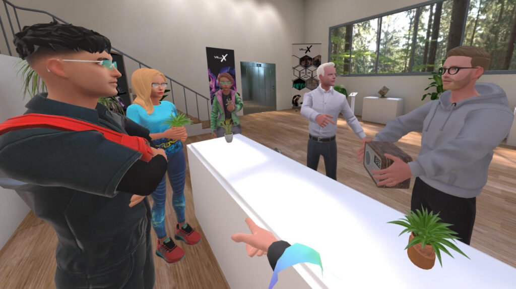 Ein Multiplayer in Virtual Reality. Im virtuellen Showroom treffen sich sich Verkäufer und Kunden als Avatare und schauen sich zusammen die Produkte an.