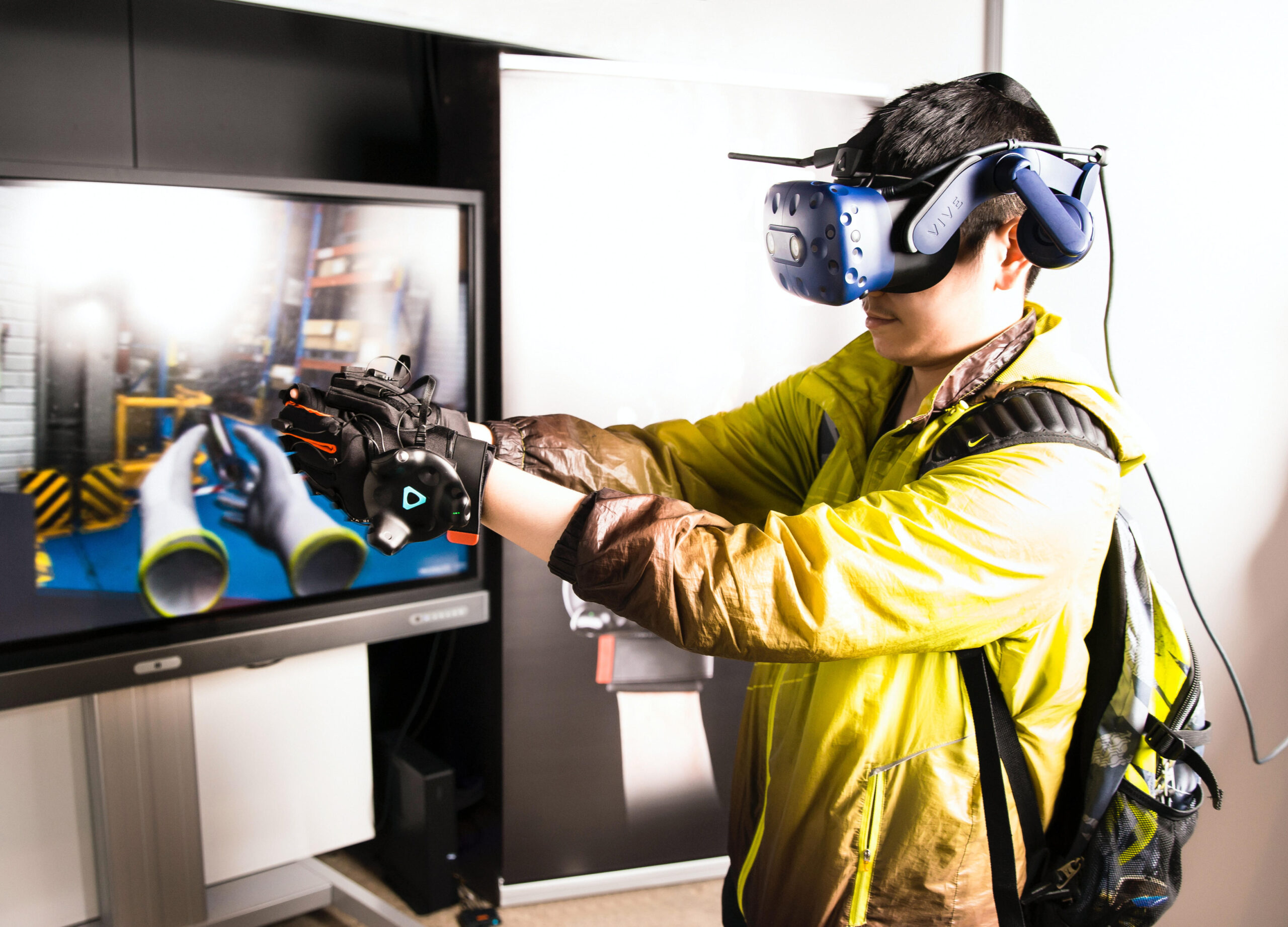 Neue Mitarbeiter in Virtual Reality zu onboarden wird immer häufiger gemacht, weil die Einarbeitung schneller geht und effizienter ist.